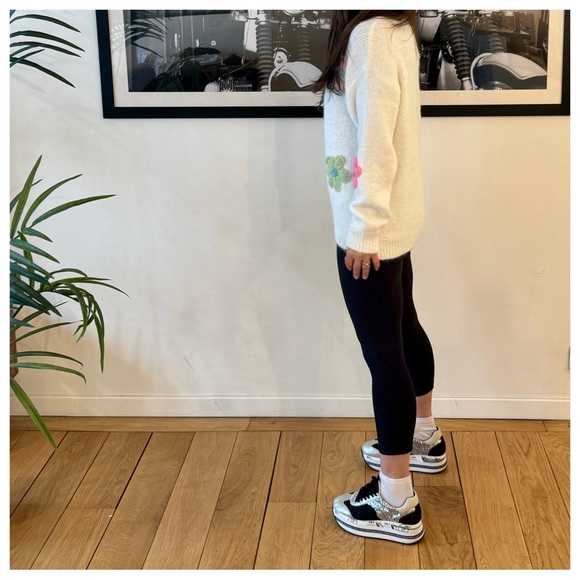 57 POSH LIVE PARIS FABULOUS FLOWER SWEATER - Picture 5 of 6